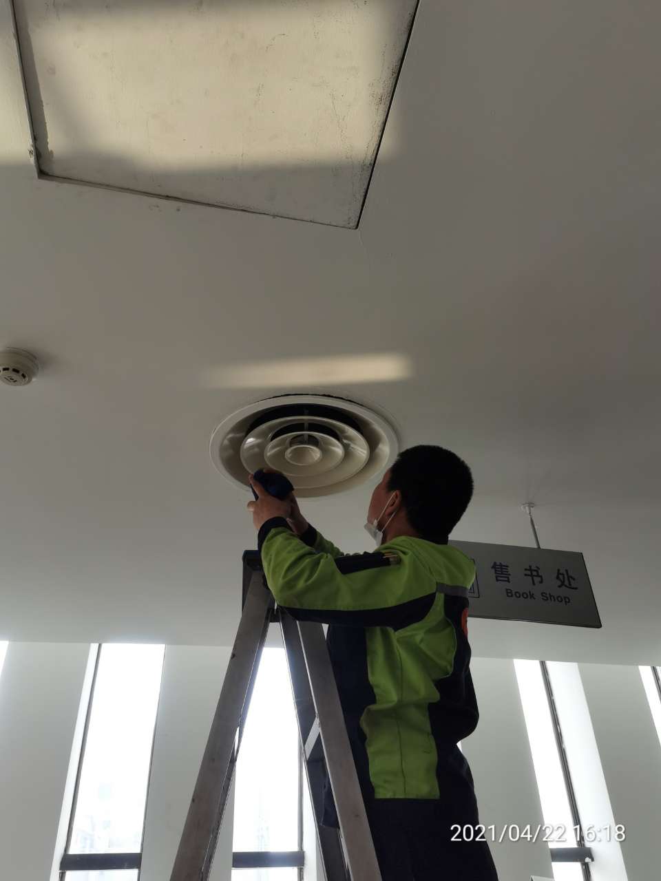 家用中央空調(diào)保養(yǎng)都有哪些項目內(nèi)容-家用中央空調(diào)的認識誤區(qū)以及保養(yǎng)